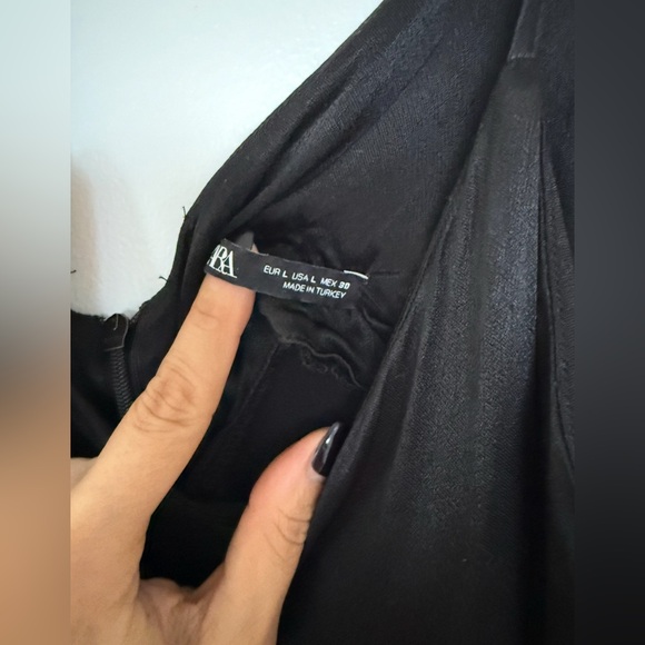 🛍️ZARA DRESS PERFECT FOR ANY OCCASSION - Picture 2 of 4